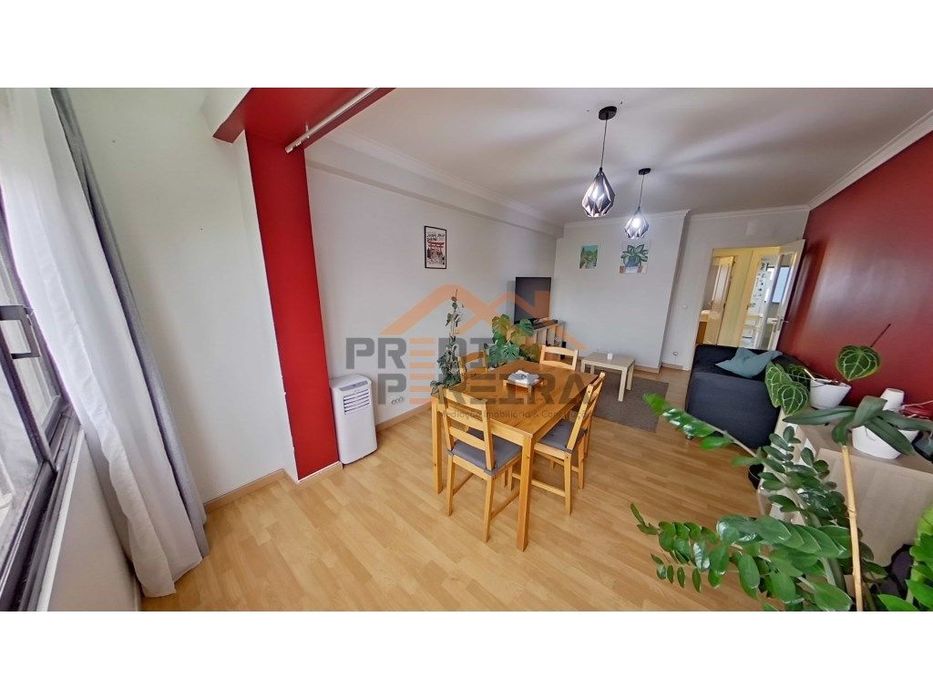 Reservado!
Apartamento T2, com duas frentes, na Arroja.
