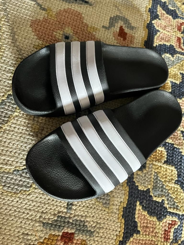 Chinelos adidas criança 2025