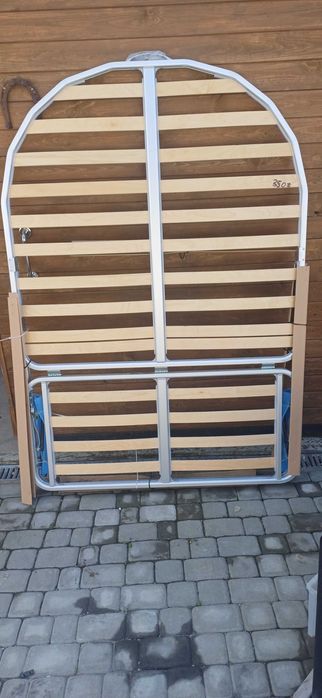 Stelaż łóżka łamany na siłownikach przyczepa kempingowa kamper