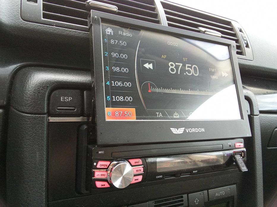 Radio z wysowanym ekranem