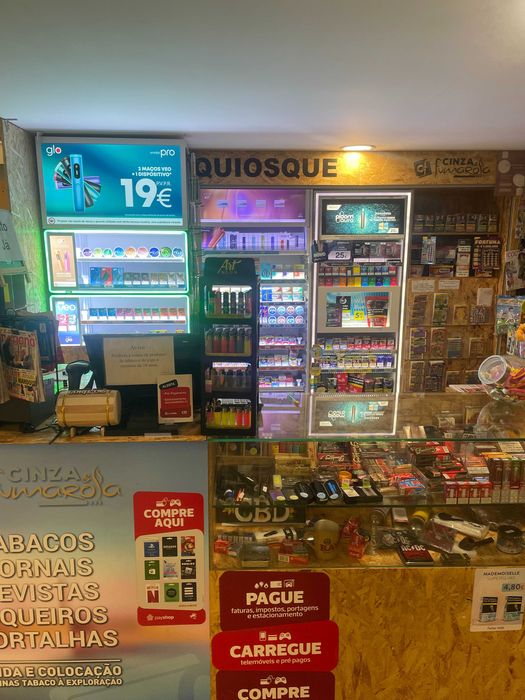 Quiosque tabacaria dentro de hipermercado