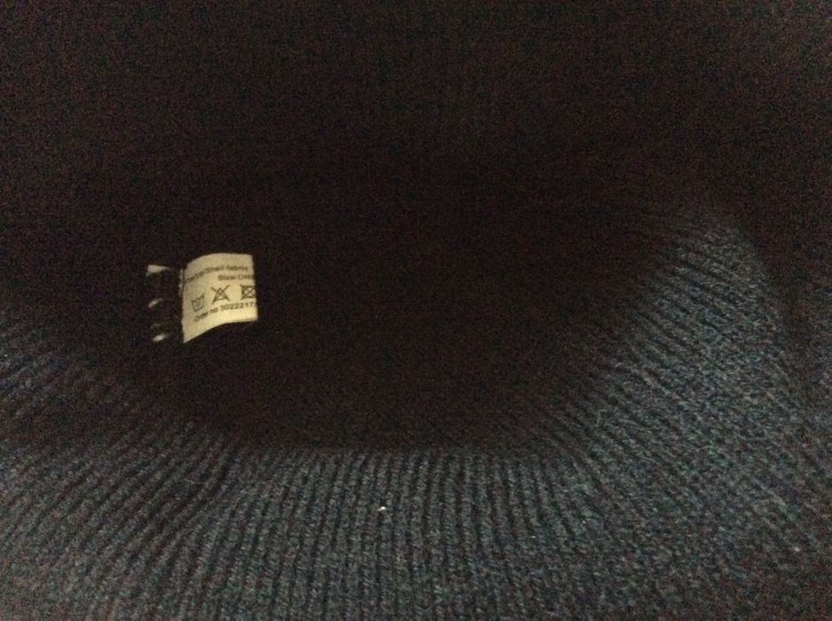 Czarna czapka - firmowa