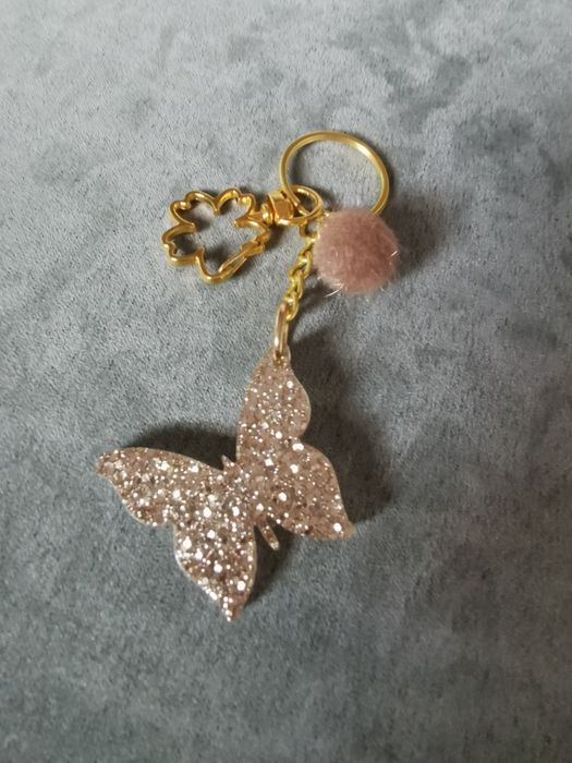 Brincos - 5€ cada fios - 10€ cada portachaves - 8€cada, tudo em resina