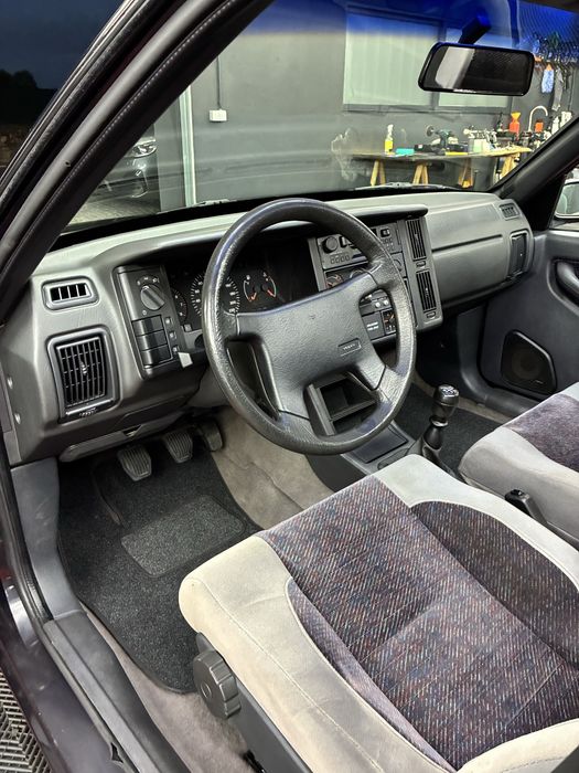 Volvo 440 GLT.