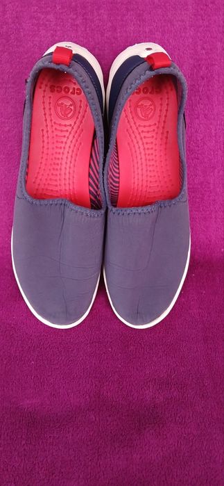 Crocs  балетки  слипоны женские , EUR W 11 ,на 42-43 размер ,очень удобная модель,  подойдёт  для  длительной повседневной носки.