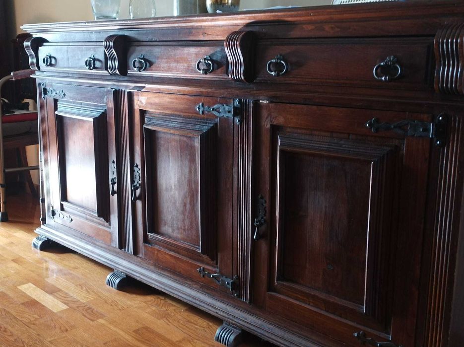 Aparador em madeira maciça de castanho (só este mês)