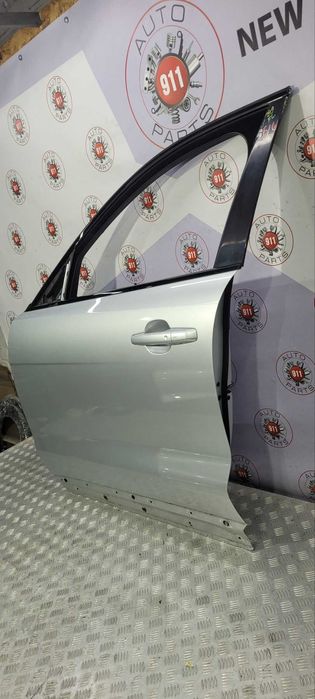 Передні ліві двері на Jaguar F-Pace 2017-2023 оригінал