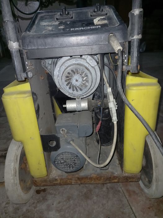 KARCHER пелосос мийка.