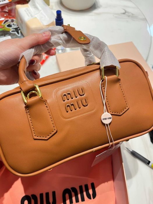 MiuMiu Brązowa Torebka 2025 - Elegancja i Luksus w Jednym