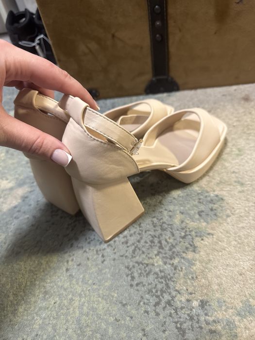 Босоніжки зара бежеві