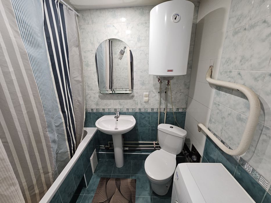 Продам 1-кімнатну квартиру (39 м²) внизу проспекту Олександра Поля