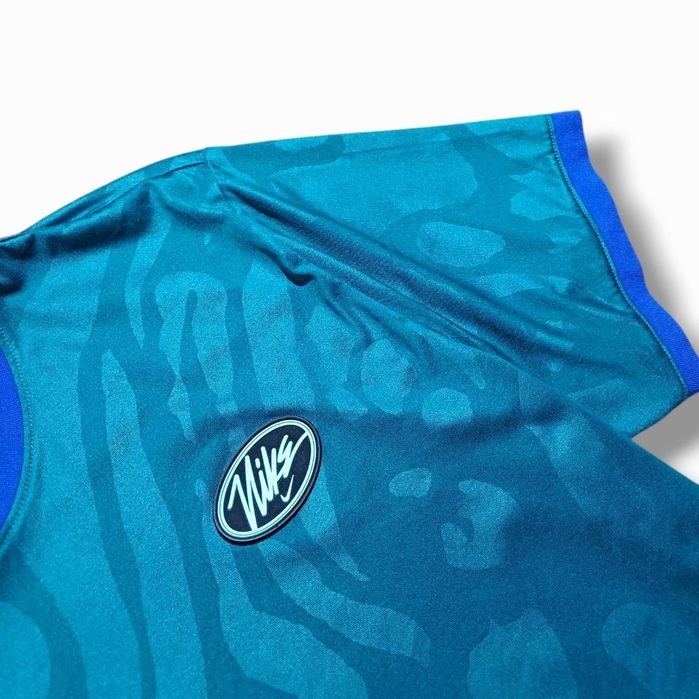 Спортивна футболка Nike Dri Fit Sport Training