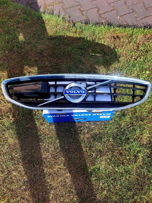 В НАЯВНОСТІ. Решітка до  VOLVO V-40 II 31301893