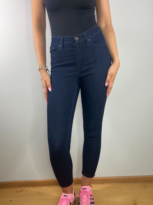 Klasyczne granatowe spodnie jeansowe jeansy rurki skinny z wysokim stanem Calvin Klein rozmiar 26
