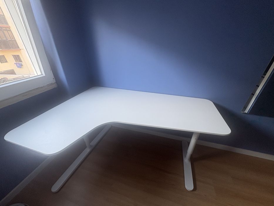 Secretária IKEA Bekant