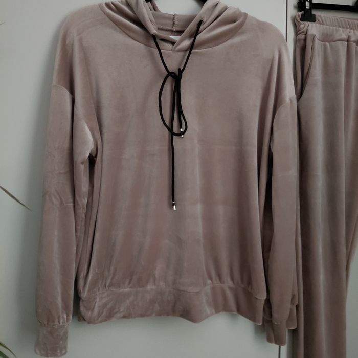 Nowy dres welurowy