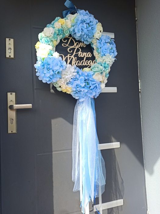 Wieńce niebieski dom Pana Młodego