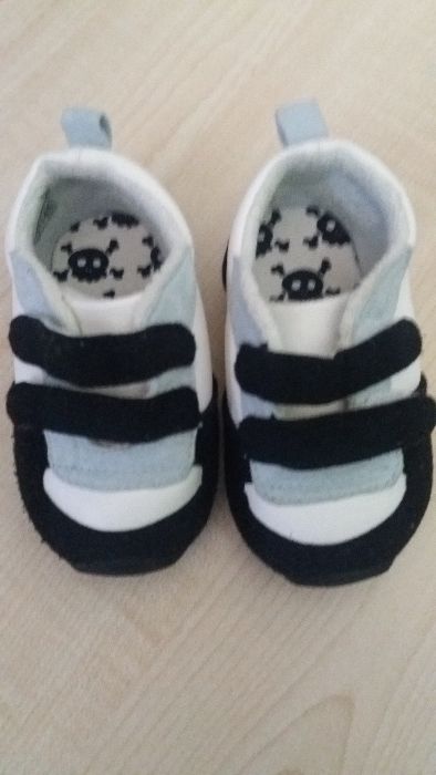 Niechodki-adidasy rozmiar 18-19