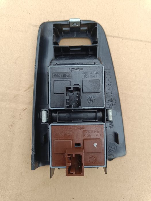 Panel sterowania szybami Volkswagen Polo 9N