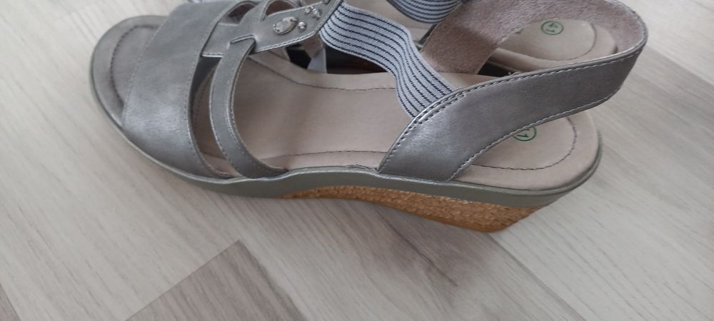 Sandały na koturnie Footflexx