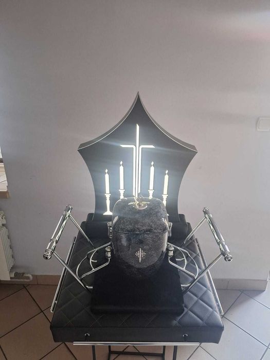 Karawan. Katafalk pod Urnę do Karawanu.