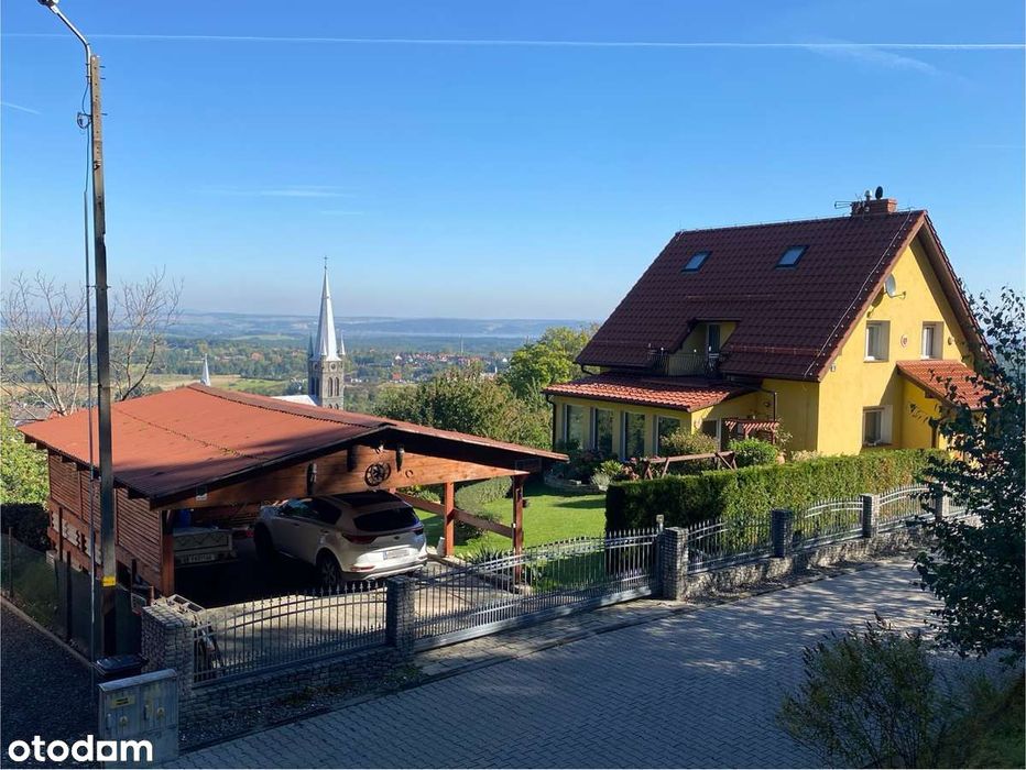 Dom wolnostojący z garażem i ogrodem w mieście