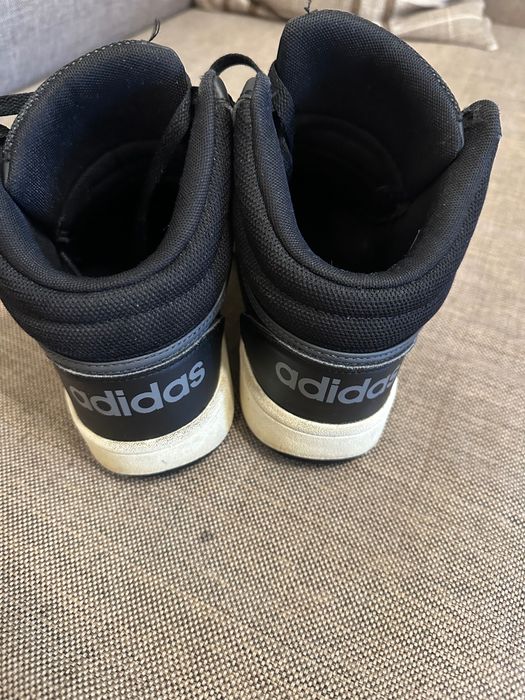 Продам кросівки Adidas HOOPS для хлопчика