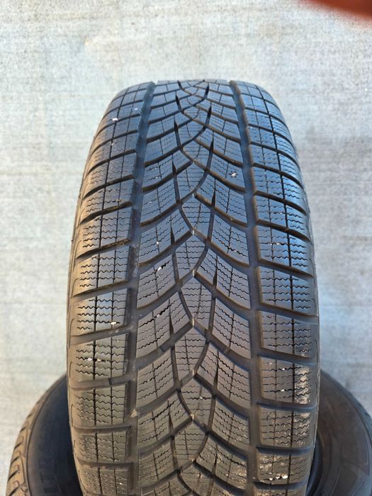 [z255] 4x R17 235/60 Goodyear Ultragrip 235/60/17 20r Stan bdb