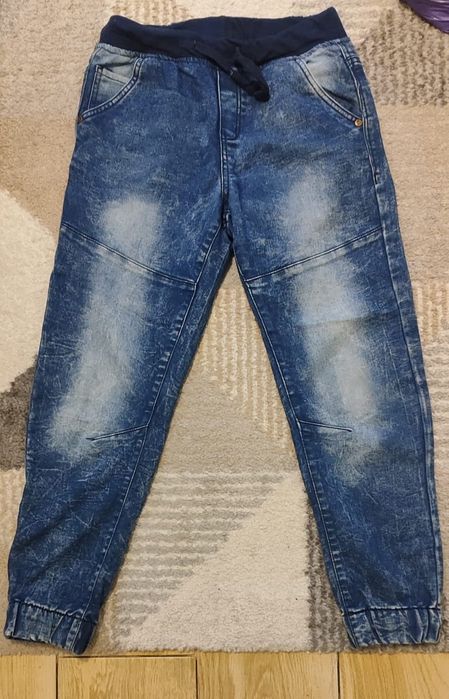 Jogery chłopięce, rozmiar z metki 146,