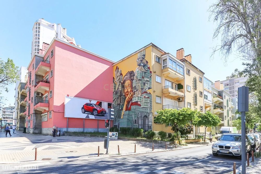 Apartamento T3 para arrendamento com varanda junto à Avenida de Roma |
