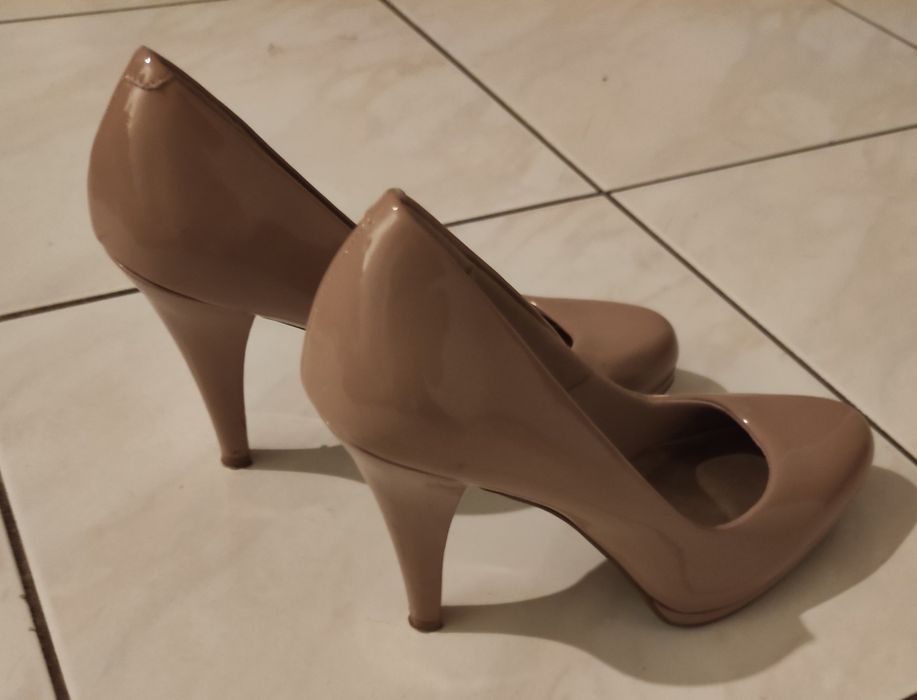 Eleganckie buty, szpilki lakierowane rozm.38 Limited Collection
