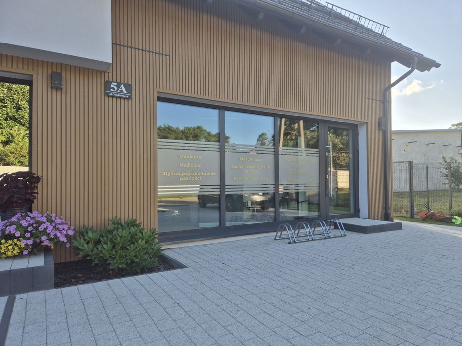 Wynajmę stanowisko pracy dla Kosmetyczka  Manicure Pedicure .PRACA.  Szukasz gotowego biznesu, bez kosztownych remontów i innych dodatkowych opłat?