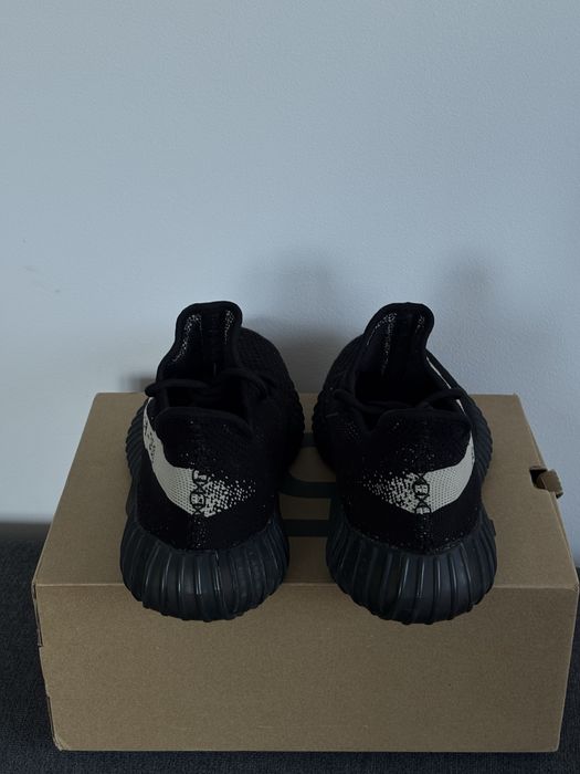Yeezy 350 V2 w wersji Oreo, rozmiar 46