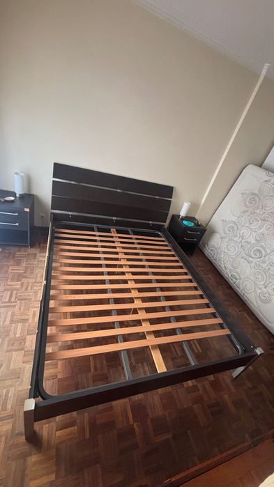 Cama e cabeceiras