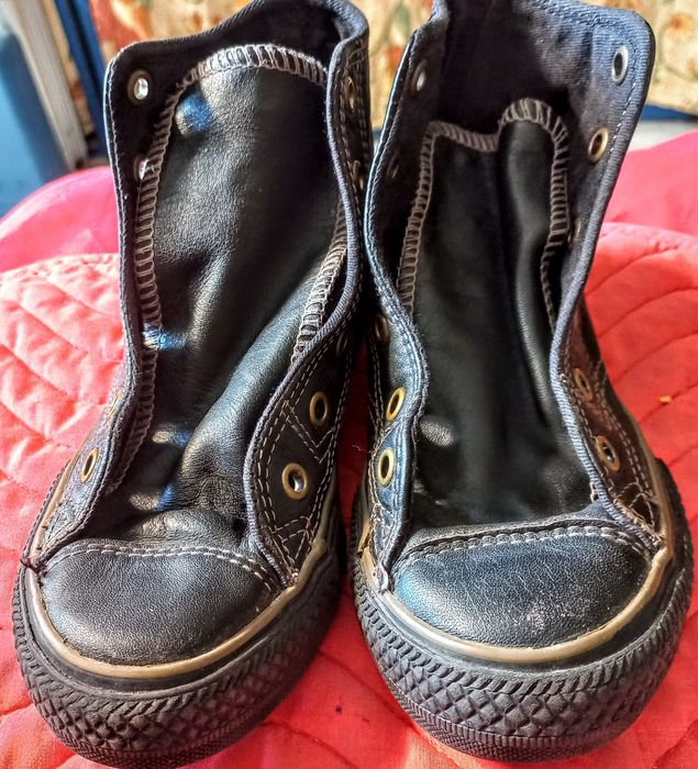 Дитячі шкіряні кеди.