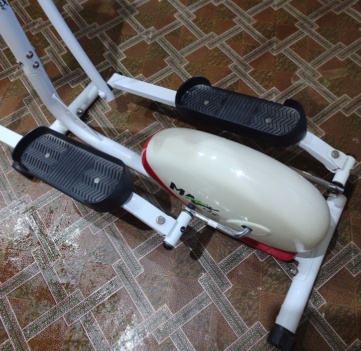 Тренажер - орбітрек MaxxPro.