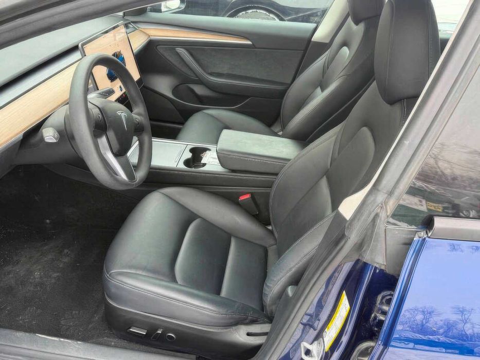 Tesla Model 3 Long Range      2023