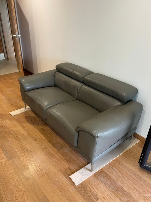 Conjunto de dois sofás de cabedal