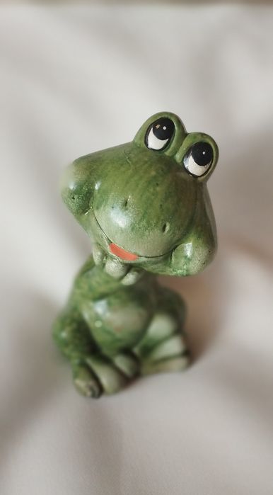 Zabawna ozdobna figurka żabka 10cm - dom/ogród