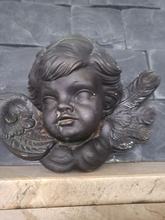 Piękna stara głowa anioła