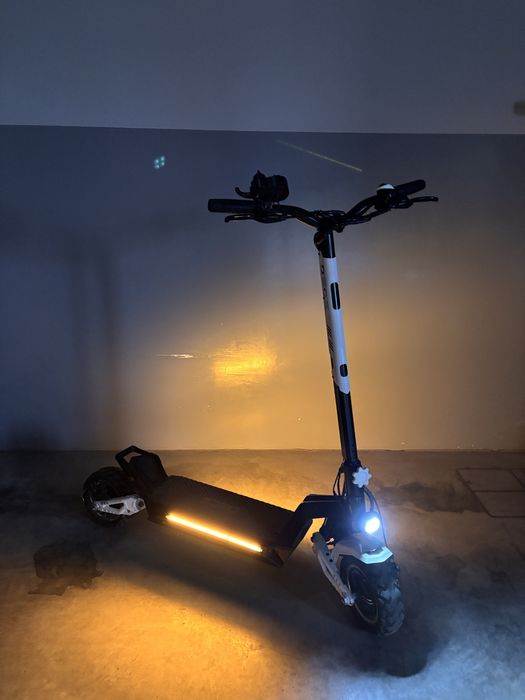 Sprzedam !uszkodzoną! hulajnogę elektryczną dece es20