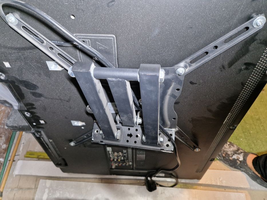 Telewizor LG 42LW4500 + uchwyt na ścianę
