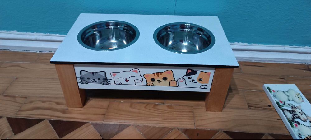 Comedouros em madeira para gatos
