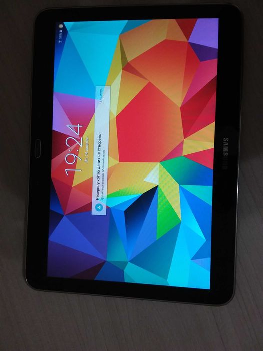 Планшет 10 дюмов Samsung Galaxi Tab4.  1.5 Gb оперативной 16  встроен.
