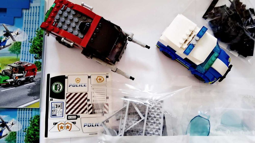Lego City 60316 Police Station em peças novas semi montado