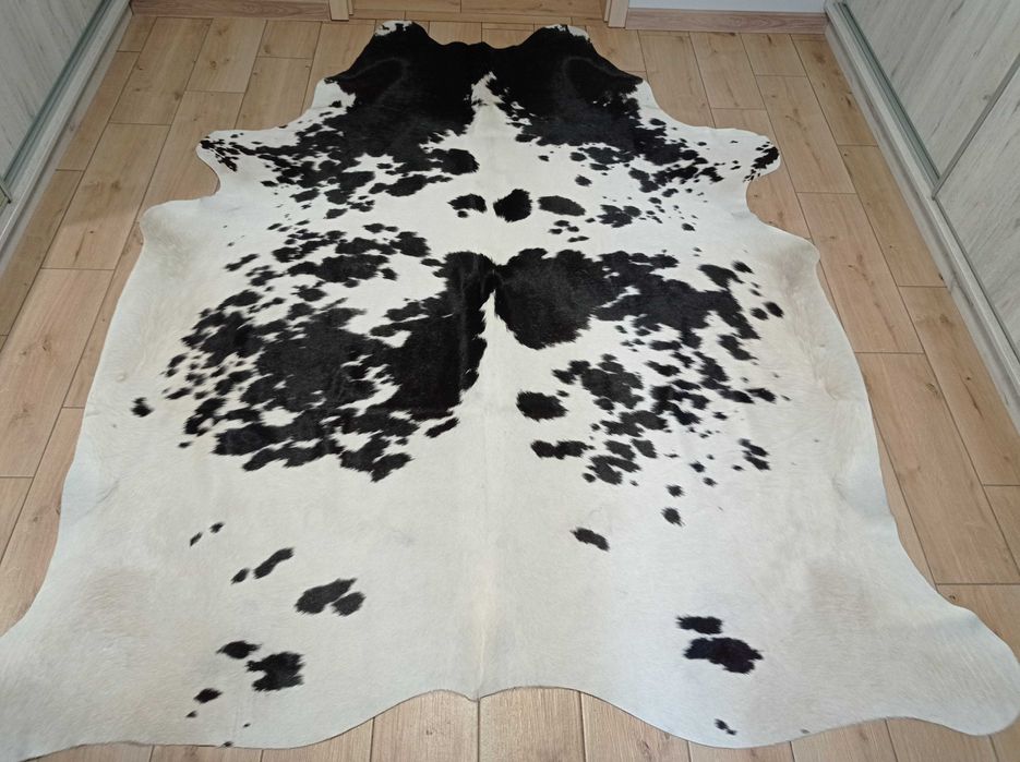 Ogromna Skóra Krowia Naturalna 240x200 cm – Łaciata, Unikat