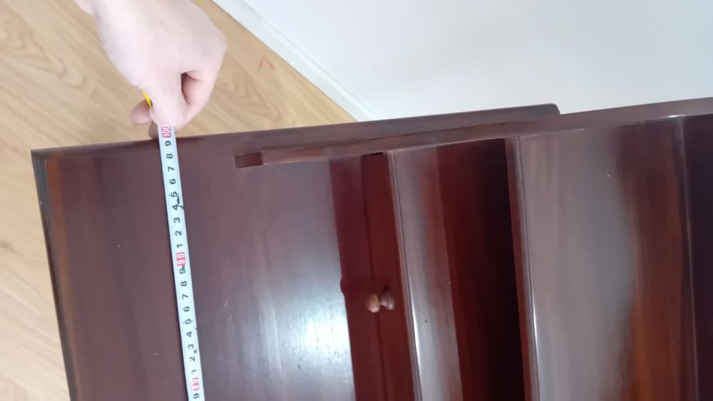 Cómoda em madeira clássica