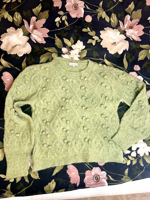 Zielony sweter ciepły