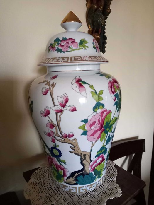 Par de Jarrões Grandes (43 cm) em Porcelana – Estilo Oriental