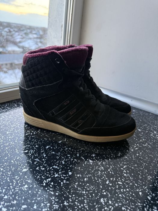 Жіночі кросівки adidas